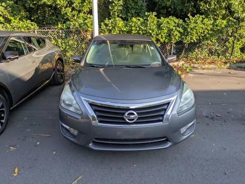 Used 2015 Nissan Altima 2.5 S w/ Power Driver Seat Package FWD image 2