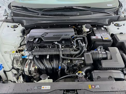 Used 2025 Hyundai Elantra Sport FWD image 29