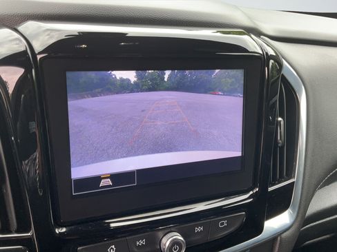 Certified 2022 Chevrolet Traverse LT FWD image 17