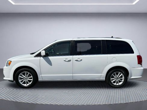 Used 2018 Dodge Grand Caravan SXT FWD image 2