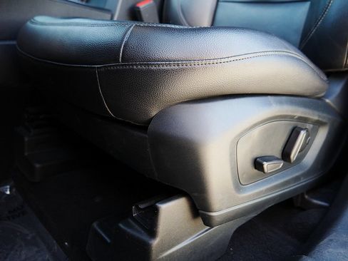 Used 2020 Ford Explorer XLT w/ Equipment Group 202A AWD/4WD image 13