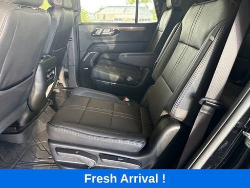 Used 2026 Chevrolet Tahoe High Country AWD/4WD image 3