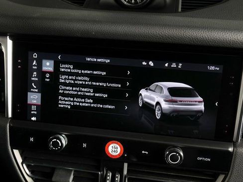 Used 2023 Porsche Macan image 17