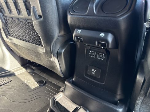 Used 2021 Jeep Wrangler Unlimited Rubicon w/ Uconnect 4C Nav & Sound Group image 29