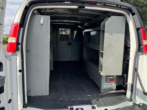 Used 2009 GMC Savana 3500 RWD image 26