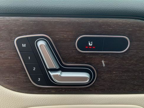 Used 2020 Mercedes-Benz GLB 250 4MATIC image 19