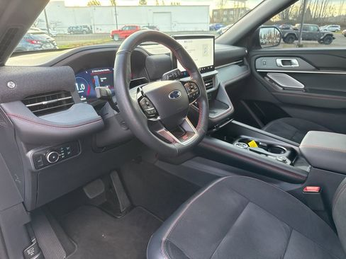 Used 2025 Ford Explorer ST image 14