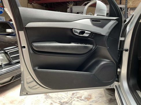 Used 2018 Volvo XC90 T6 Momentum AWD/4WD image 27