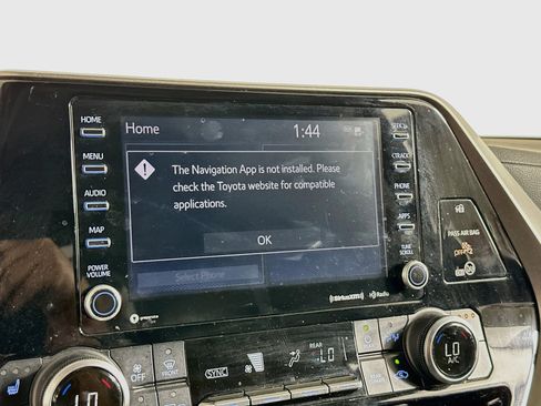 Used 2021 Toyota Highlander XLE AWD/4WD image 22