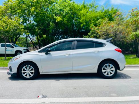 Used 2019 Chevrolet Cruze LS FWD image 2