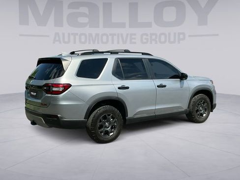 Used 2025 Honda Pilot TrailSport image 5