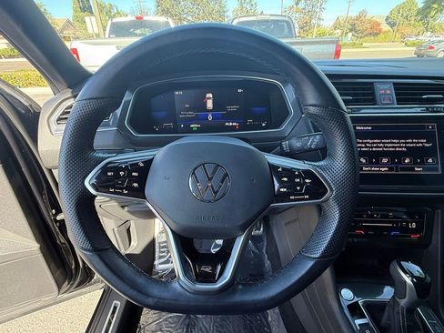 Used 2023 Volkswagen Tiguan SE R-Line image 14