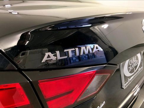 Used 2024 Nissan Altima 2.5 SV image 8