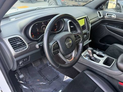 Used 2018 Jeep Grand Cherokee Altitude AWD/4WD image 11