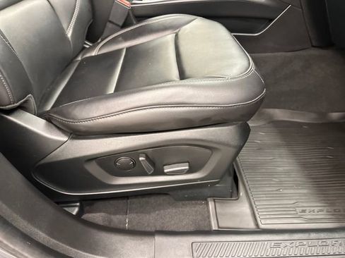 Used 2023 Ford Explorer XLT w/ Equipment Group 202A image 12