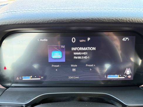 Used 2023 Jeep Grand Cherokee Limited w/ Luxury Tech Group II image 13