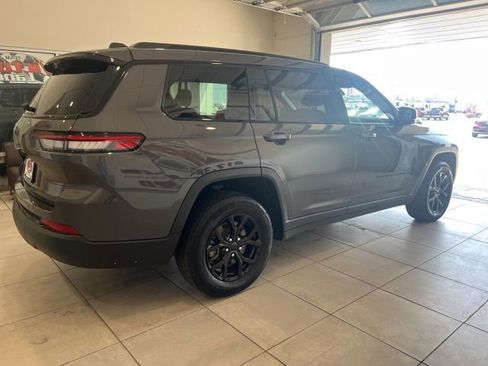 Used 2024 Jeep Grand Cherokee L Altitude image 5