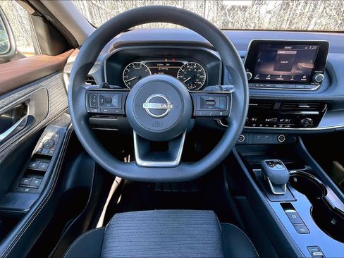 Certified 2022 Nissan Rogue SV image 5