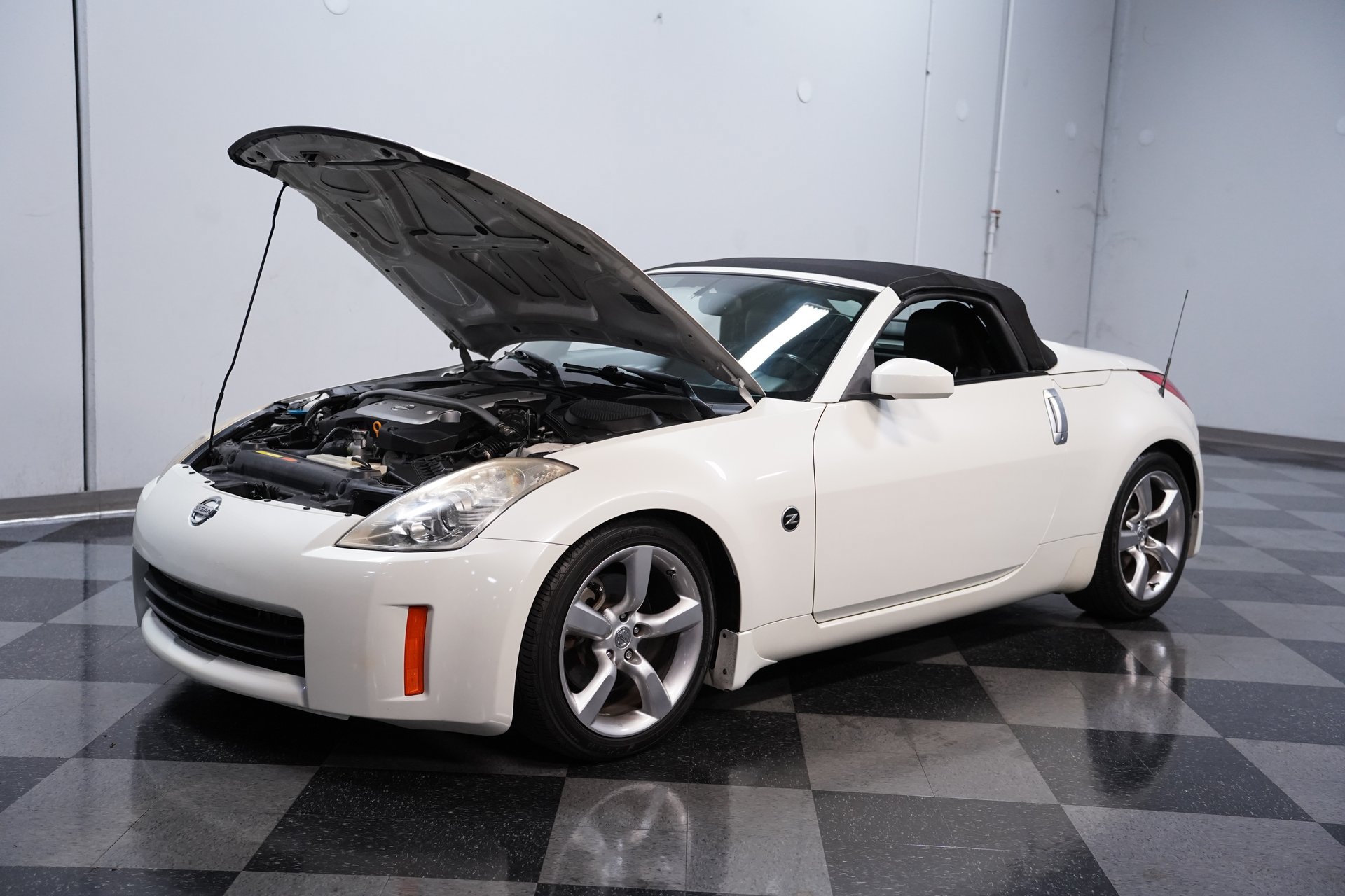 Used 2007 Nissan 350Z Touring RWD image 25