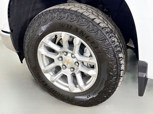 Used 2025 Chevrolet Silverado 1500 LT w/ Z71 Off-Road Package AWD/4WD image 31