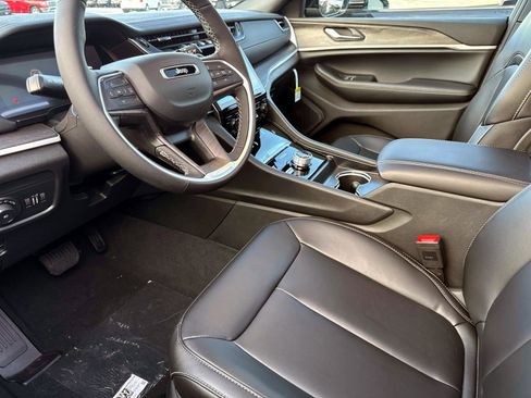 New 2025 Jeep Grand Cherokee Limited image 14