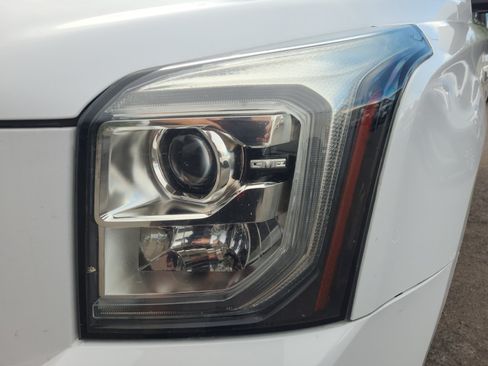 Used 2018 GMC Yukon SLT AWD/4WD image 9