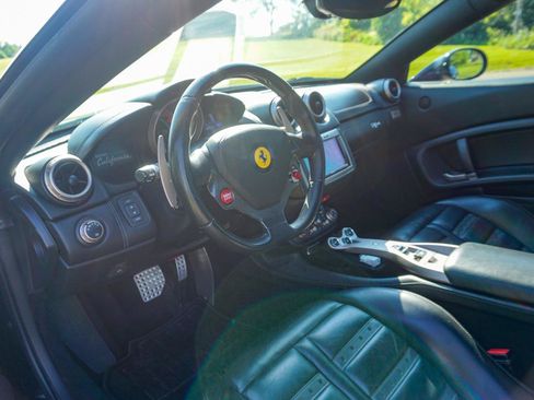 Used 2011 Ferrari California RWD image 27