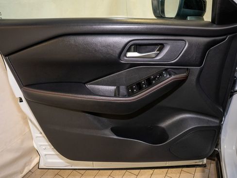 Certified 2025 Nissan Rogue SV image 12