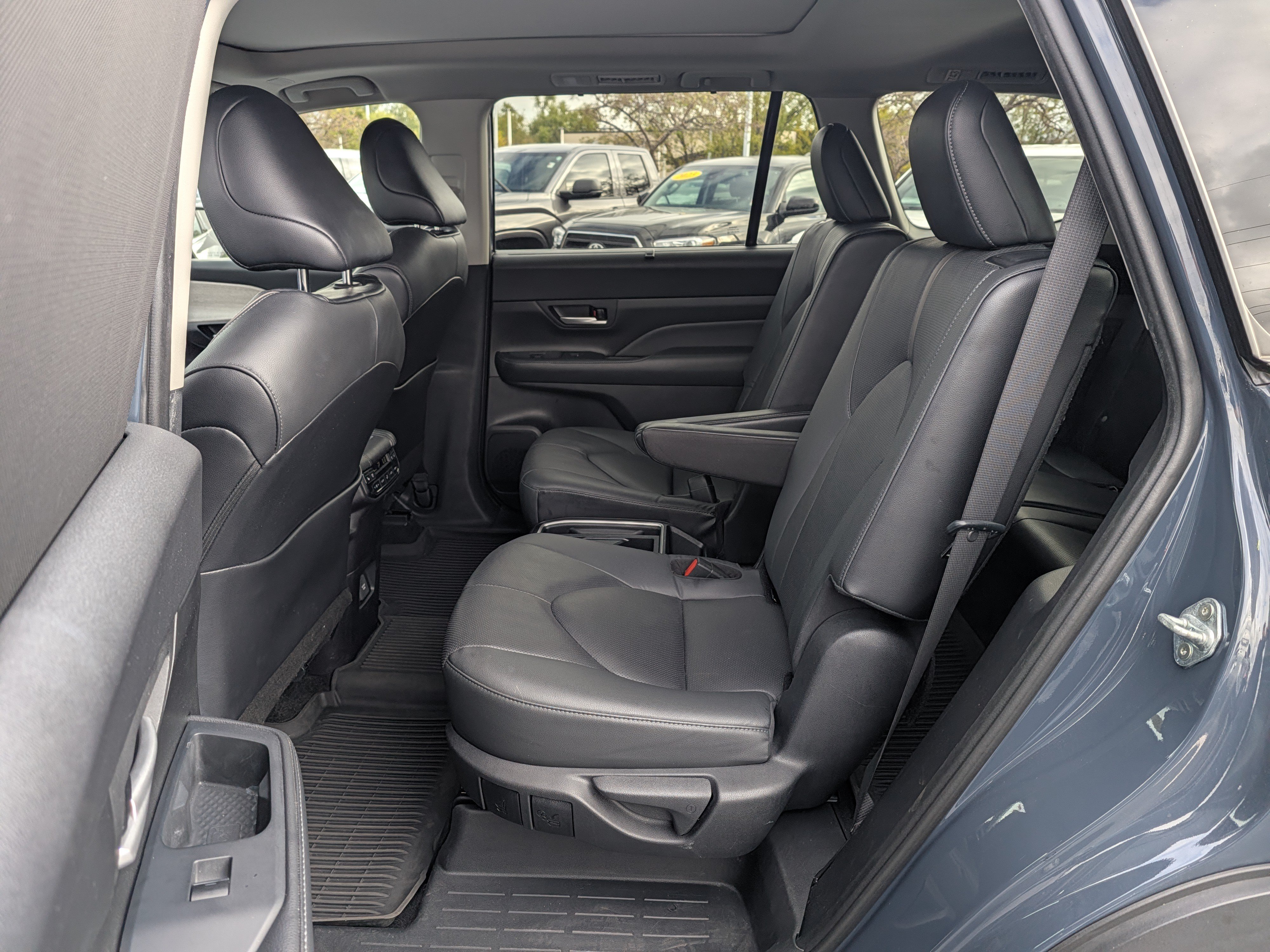 Used 2024 Toyota Grand Highlander AWD image 21