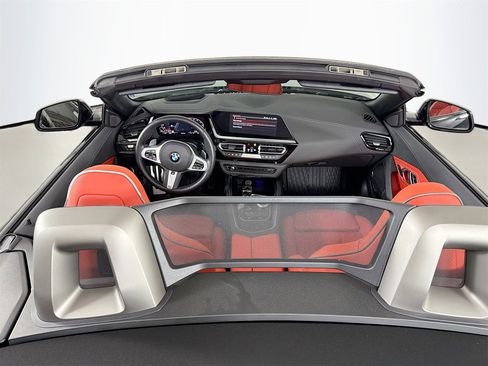 Used 2025 BMW Z4 M40i w/ Premium Package image 17
