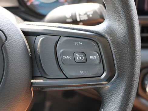 Used 2025 Jeep Gladiator Sport AWD/4WD image 17