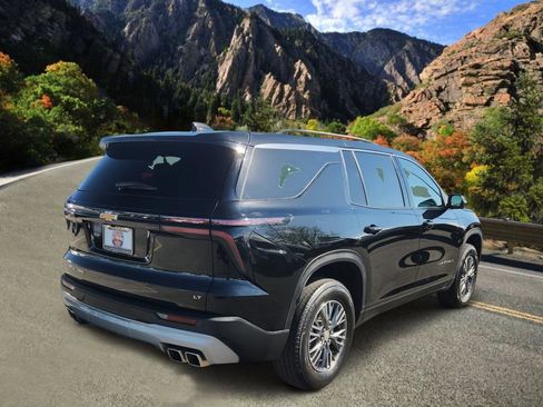 Used 2024 Chevrolet Traverse LT AWD/4WD image 3