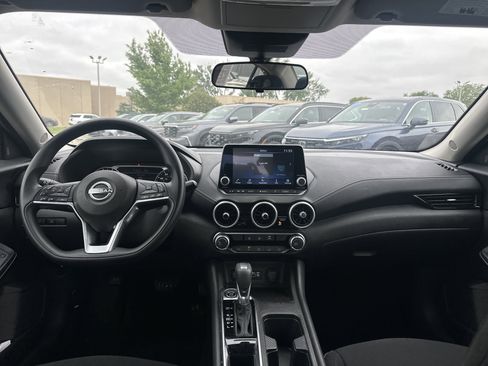 Used 2024 Nissan Sentra SV FWD image 17