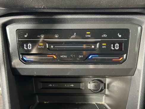 Used 2023 Volkswagen Tiguan SE w/ Panoramic Sunroof Package AWD/4WD image 19