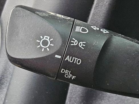 Used 2018 Toyota Corolla LE FWD image 8
