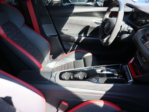 Used 2023 Audi RS e-tron GT image 18