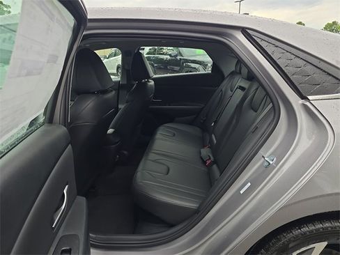 New 2025 Hyundai Elantra Limited image 23