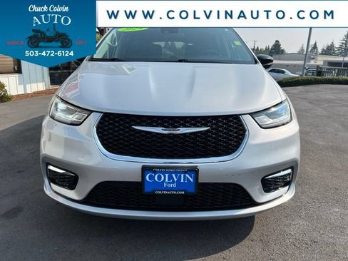 Used 2024 Chrysler Pacifica Touring-L FWD image 4