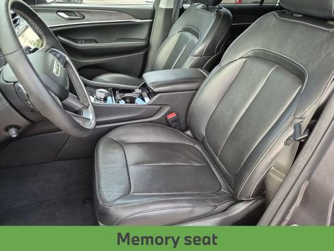 Used 2023 Jeep Grand Cherokee L Limited w/ Luxury Tech Group II RWD image 17