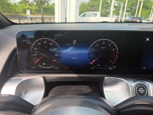 Used 2025 Mercedes-Benz GLB 250 image 28