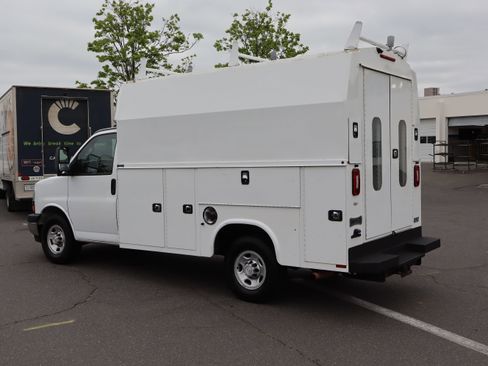 Used 2019 Chevrolet Express 3500 w/ Power Convenience Package RWD image 9