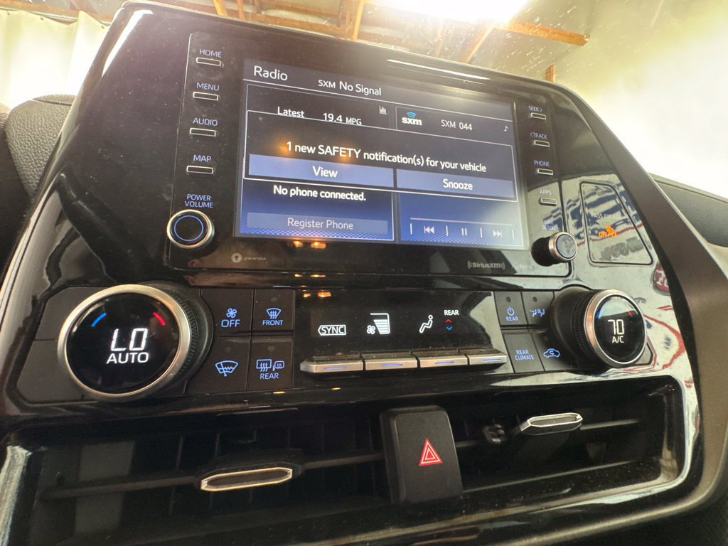 Used 2021 Toyota Highlander LE AWD/4WD image 26