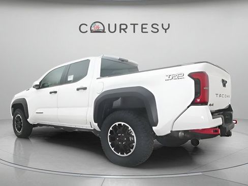 Certified 2025 Toyota Tacoma TRD Off-Road AWD/4WD image 10