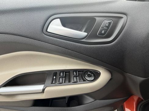 Used 2019 Ford Escape SEL w/ SEL Sport Appearance Package AWD/4WD image 16