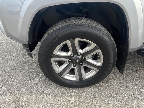 Used 2019 Toyota Tacoma Limited image 10