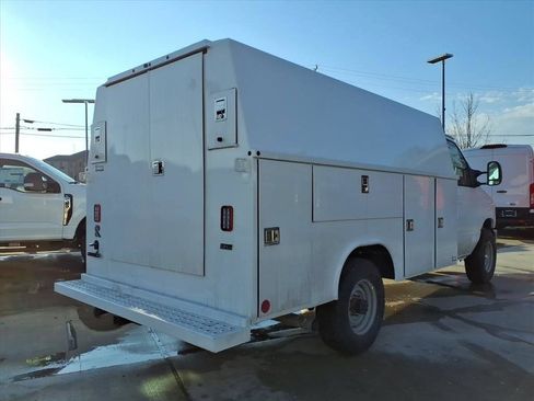 New 2026 Ford E-350 and Econoline 350 Super Duty w/ Power Equipment Group RWD image 5