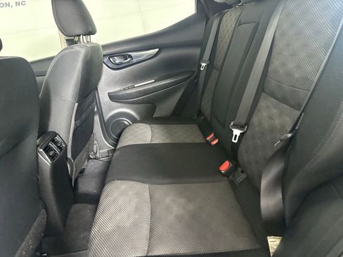 Used 2017 Nissan Rogue Sport SV AWD/4WD image 19