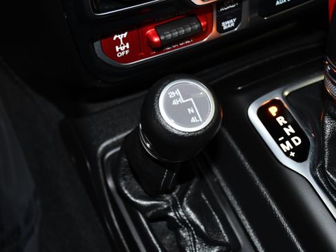 Used 2025 Jeep Wrangler Unlimited Rubicon AWD/4WD image 23