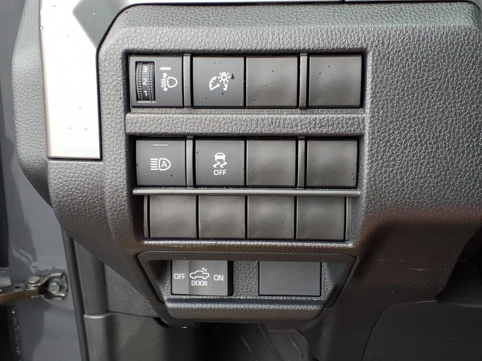 Used 2025 Toyota Tacoma SR5 AWD/4WD image 23