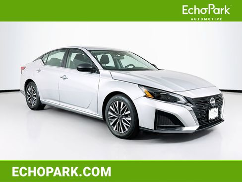 Used 2024 Nissan Altima 2.5 SV image 1